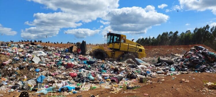 Tutt Bryant supplies new landfill compactor to QLD waste manager